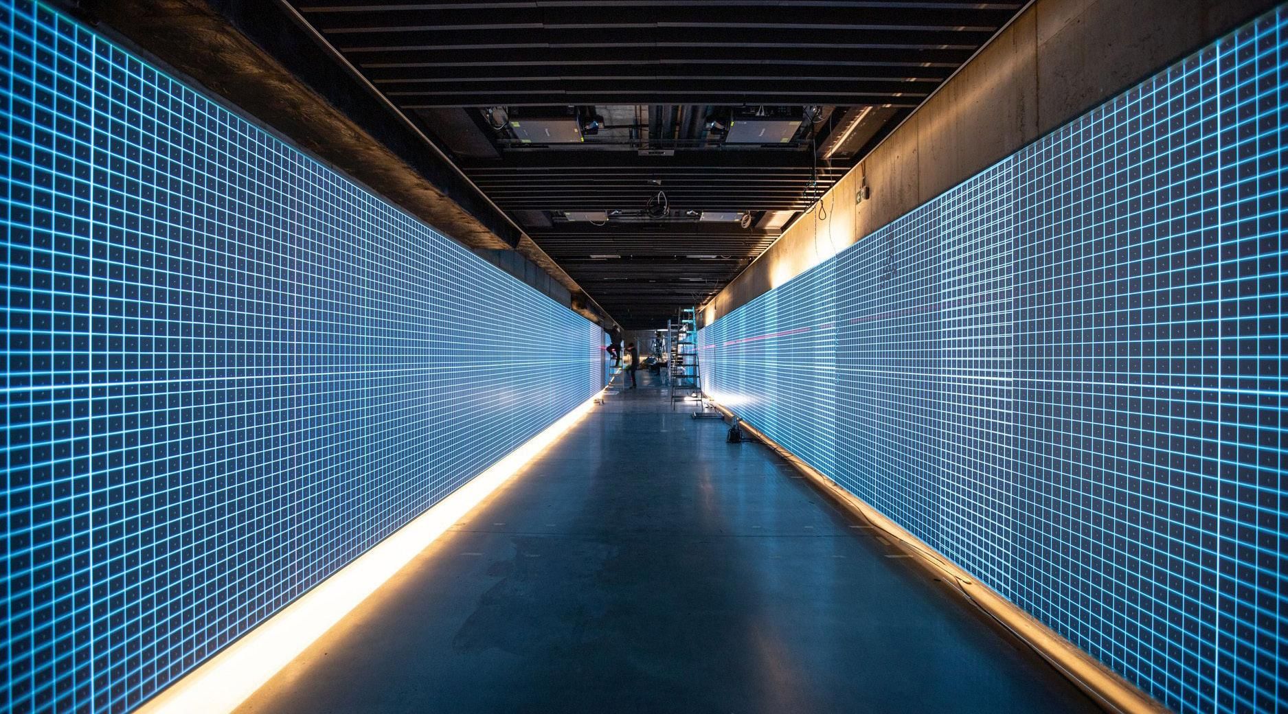 National Museum Prague — 60m hall synchronized by 20 COOPlayer units